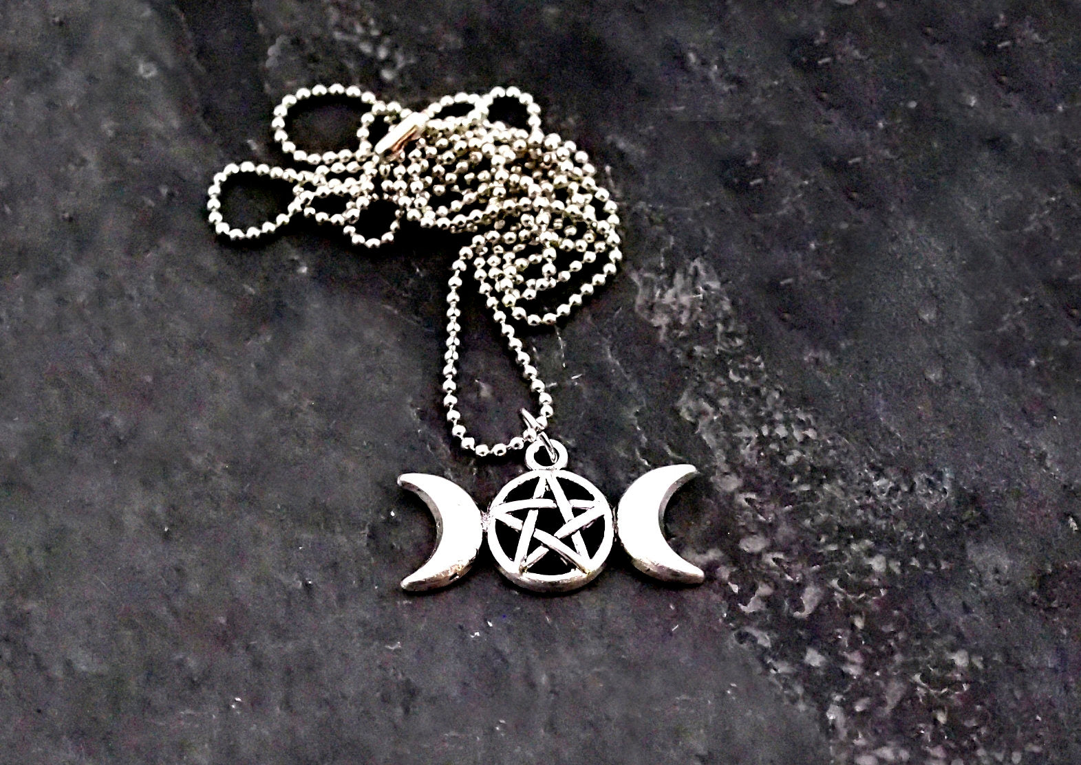 Necklace pentagram on sale